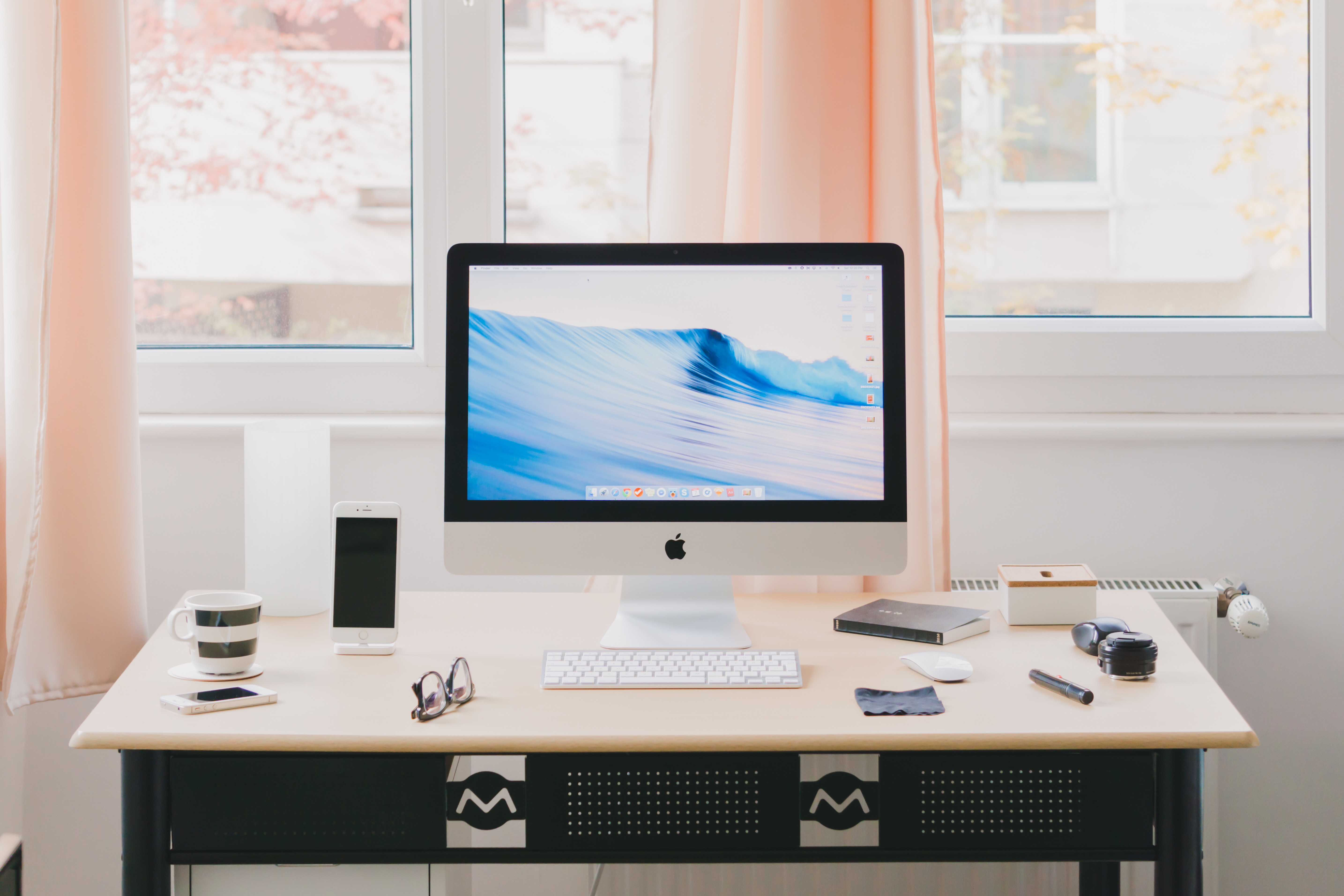 Tips for setting up a bedroom desk